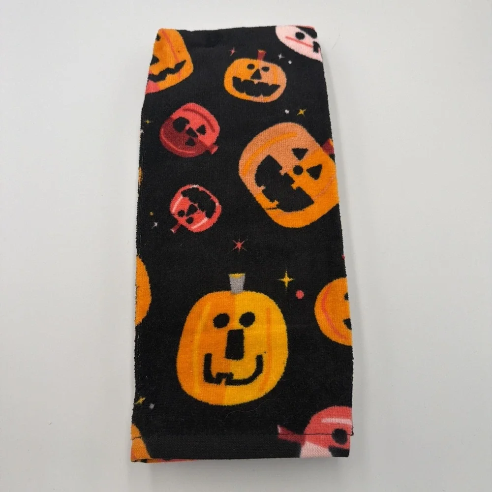 Set 2 Black with 3 Stacked Orange Red Pumpkins Hand Towels Halloween Hyde & Eek
